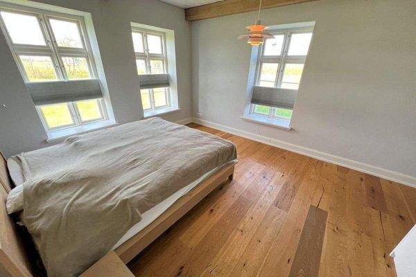 Ein Schlafzi. im EG (rechte DHH)