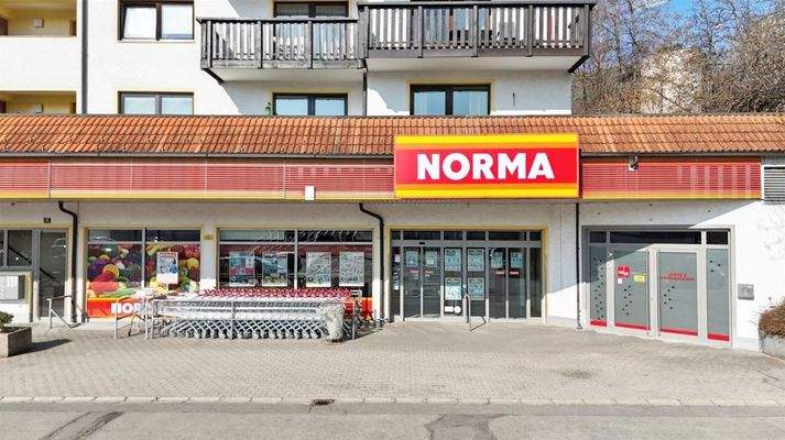 großzügige Fensterfronten