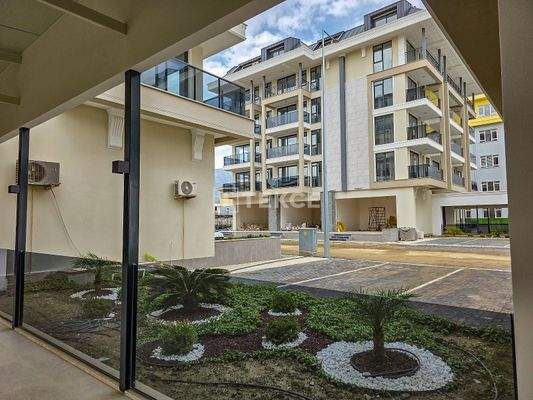 Properties with Beautiful Views 350 m from the Sea in Alanya