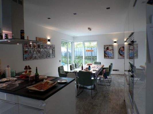 24 EG - Küche (Blick auf Esszimmer)