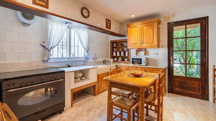 Villa mit vielen Möglichkeiten zum Verkauf bei der Stierkampfarena, Palma, Mallorca 92644