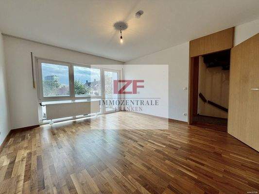 Schlafzimmer mit Balkon 1. OG