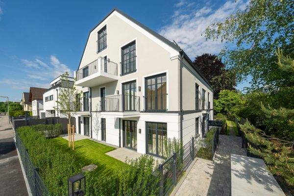 TS25 - Exterior 003.jpg