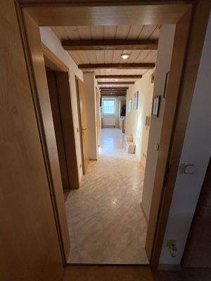 2 Altbau DG Flur.jpg