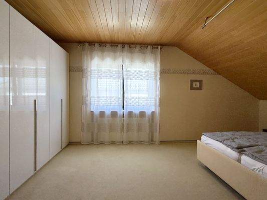 viel Platz im Schlafzimmer