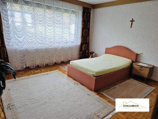 Erdgeschoss_Schlafzimmer Nr.1.jpg