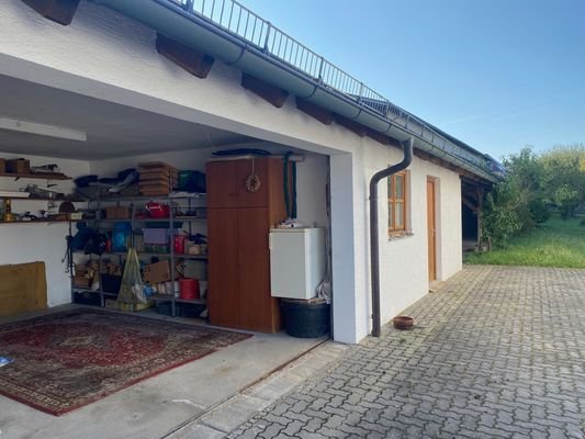 Garage mit anschließender Werkstatt