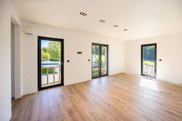 OG: Schlafzimmer mit Zugang Ankleide