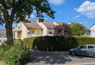 Weitere Parkplätze, Straße