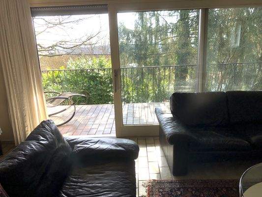 Wohnzimmer und Südbalkon.jpeg