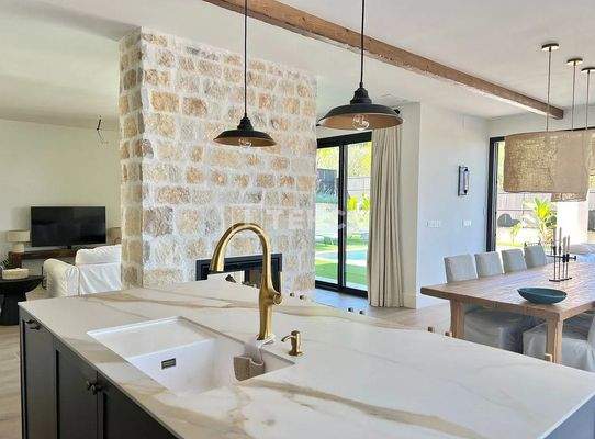 4-Bedroom Modern Villa with Castle Views in Biar Alicante