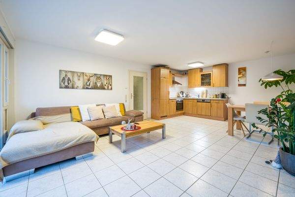 Heller Wohn- und Essbereich