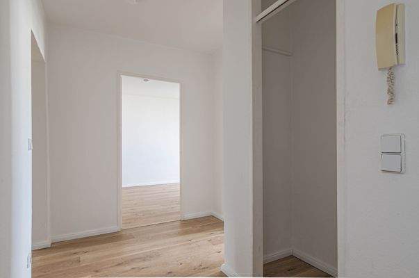 Flur (spiegelverkehrtes Beispiel)