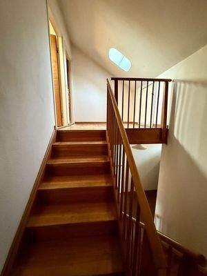 Treppenhaus zum Dachgeschoß