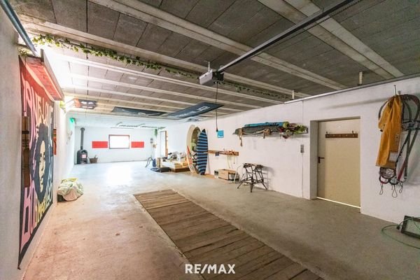 16. Garage