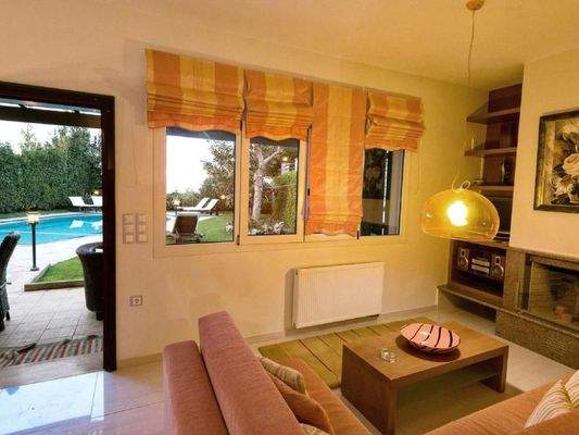 Kreta, Roussospiti: Einzigartige Villa mit separatem Apartment auf großem Grundstück mit Pool zu verkaufen