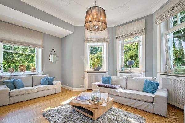 lichtdurchfluteter Wohnbereich