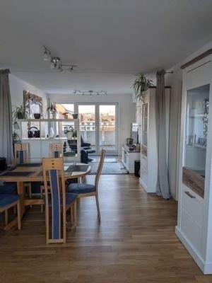 Essen / Wohnen mit Ausgang zur Dachterrasse