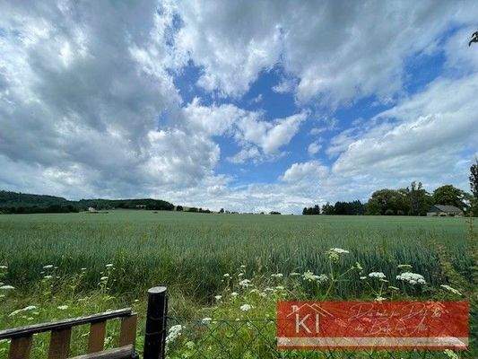 Hinter dem Haus, Blick über Felder 