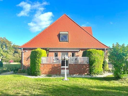 Giebelansicht mit Terrasse