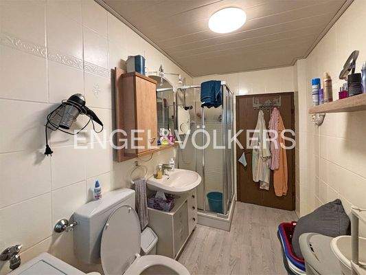 EG: Tageslicht-Duschbad
