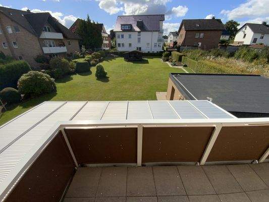 Blick vom Balkon in den Garten