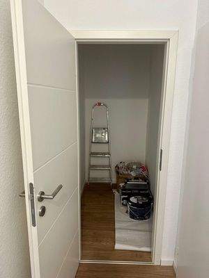 geräumige Abstellkammer