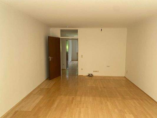 Wohnzimmer - Blick zum Gang