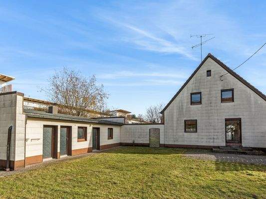 Garten und Nebengebäude