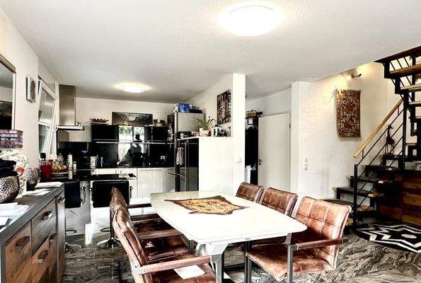 Offene Küche und Essbereich