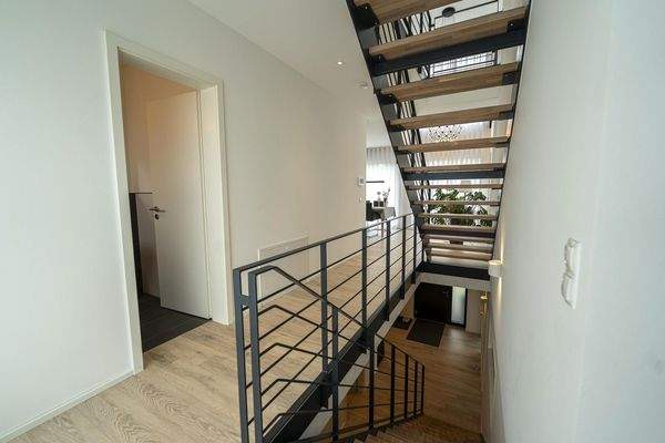 Flur EG mit Aufgang UG und OG