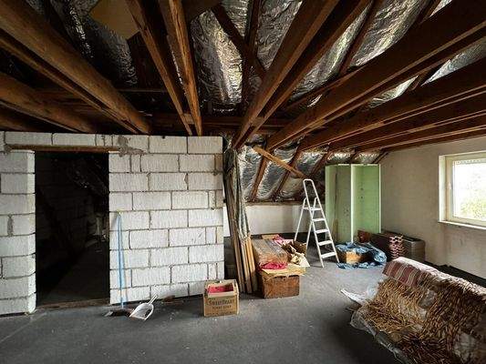 Ausbaubarer Dachboden