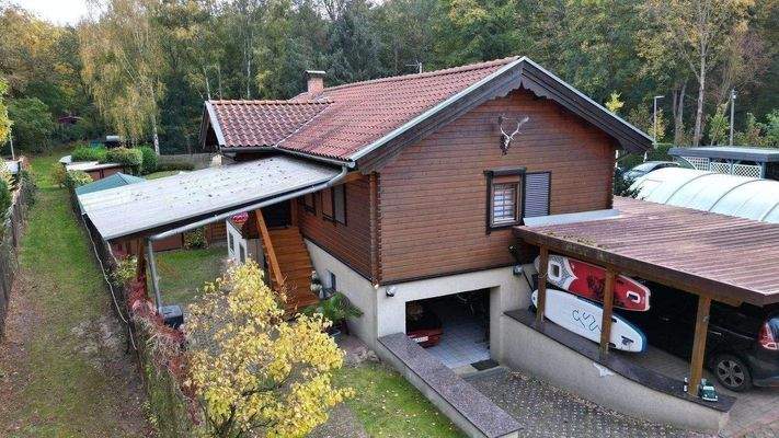Blick auf Einfahrt Tiefgarage + zwei Carports.JPG