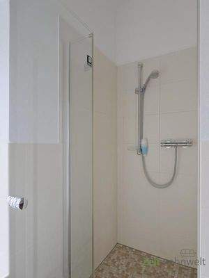 bodentiefe Dusche (leider verwackelt)