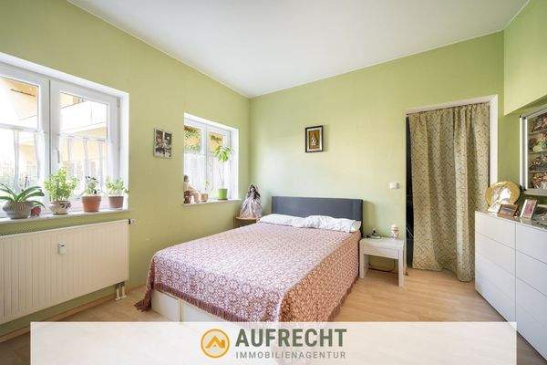 Schlafzimmer EG links