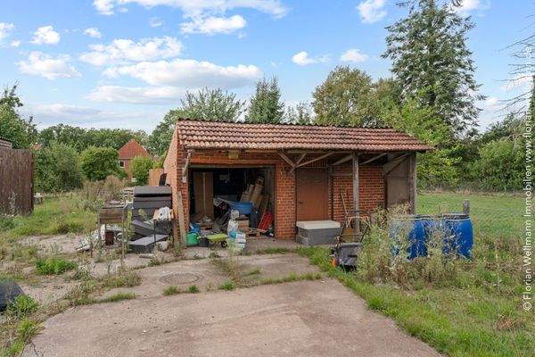 Nebengebäude Garage