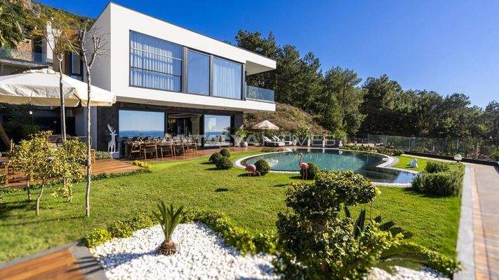 Detached 3-Bedroom Villa with Pool in Alanya