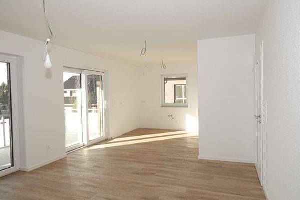 heller Wohn- und Essbereich 