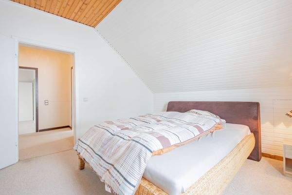 Schlaf-/ Kinderzimmer im DG