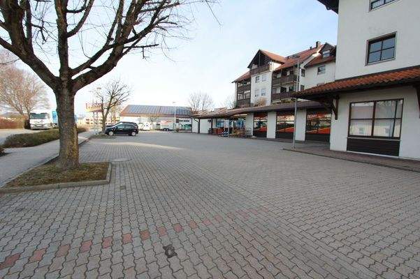 genügend Parkflächen