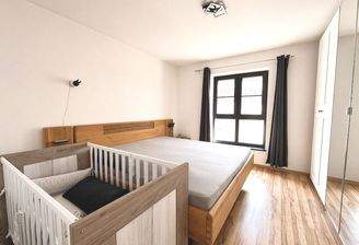 Schlafzimmer mit Fenster