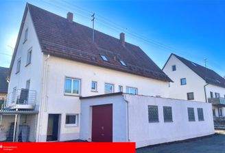 Rückansicht mit Doppelgarage (UG)