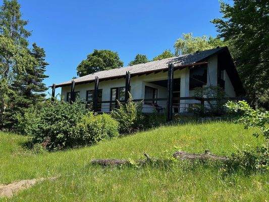 Vorderes Grundstück mit Haus