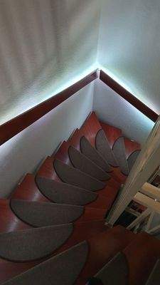 Treppenhaus mit indirekter Bel