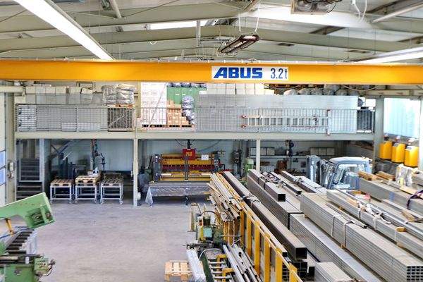 Lagerbühne in Halle 2