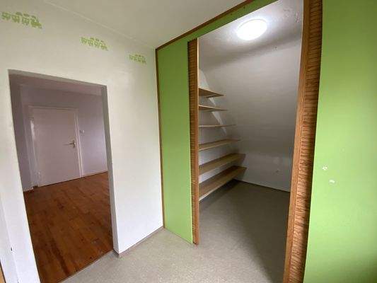 Schlafzimmer mit Ankleide DG