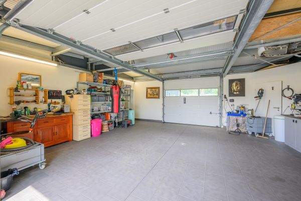 Garage mit Werkstatt