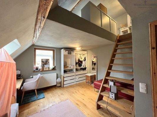 2. Kinderzimmer im Obergeschoss mit Empore