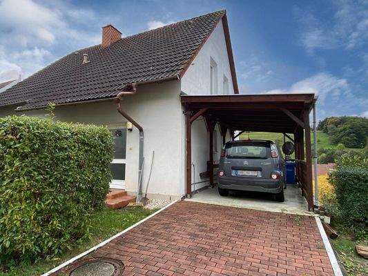 Carport direkt am Haus