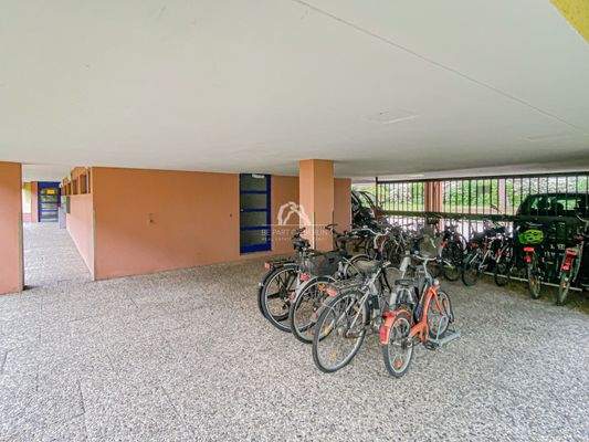 überdachte Fahrradabstellplätze